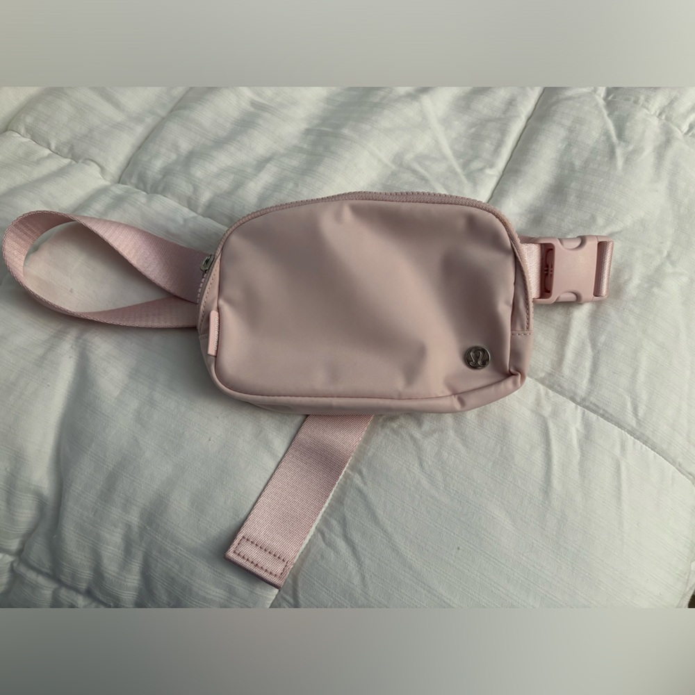 Lululemon Everywhere Belt Bag 1L flush pink